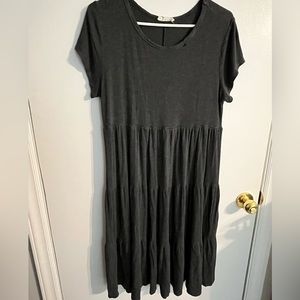 Dark grey tiered mid dress: 1x